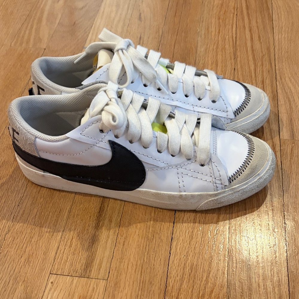 Nike White and Black Women's Sneakers